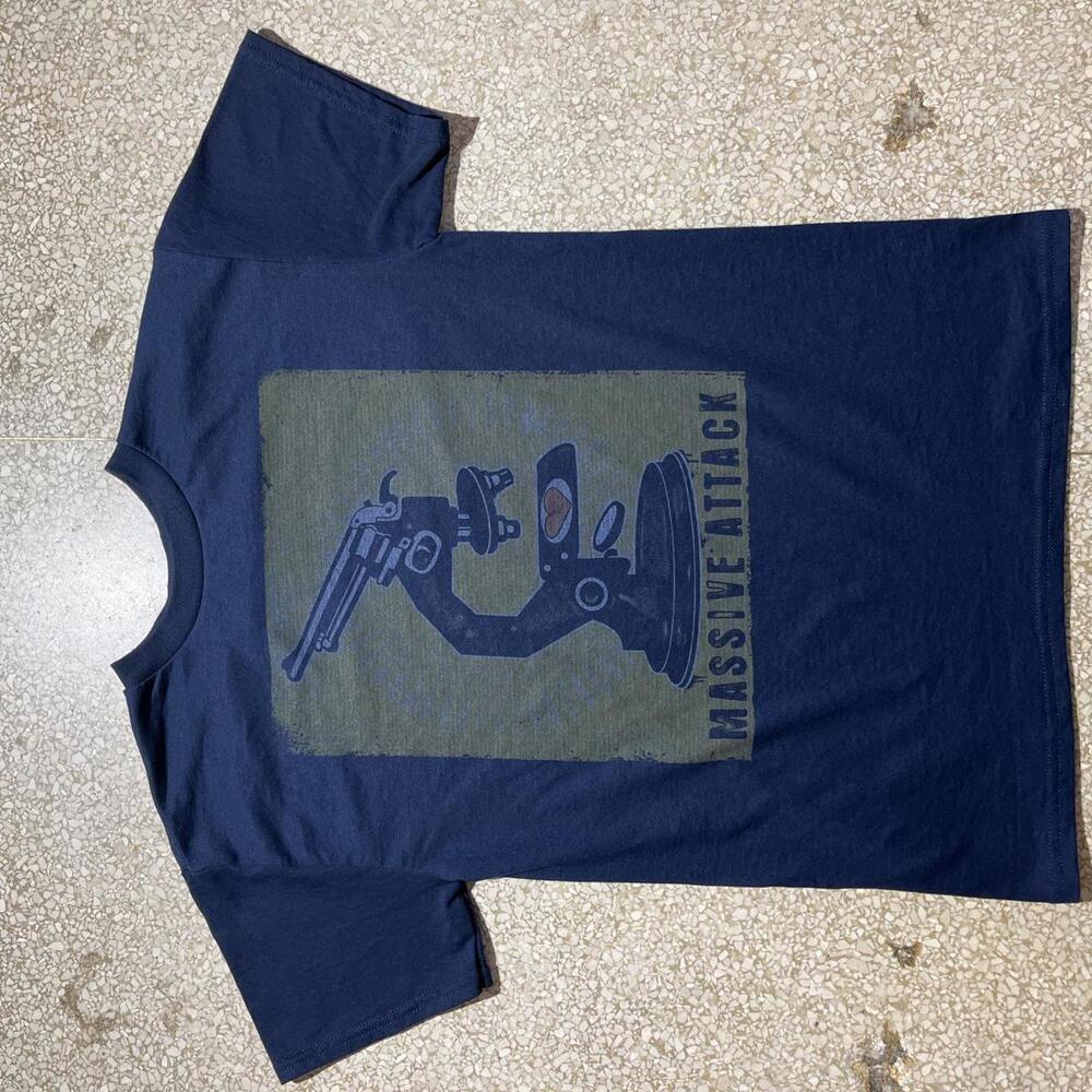 Massive Attack PreOwned Small Band TShirt - Picture 2 of 3